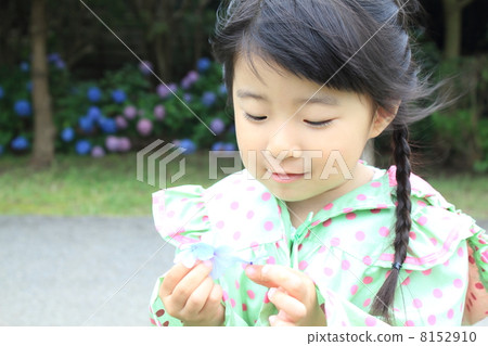 穿雨衣的女孩 8152910