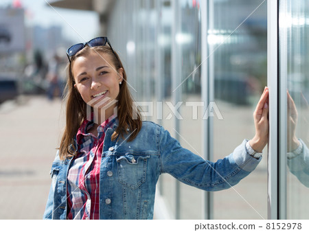 Young beautiful stylish girl 8152978