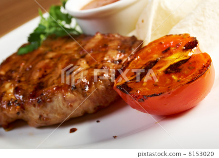 grilled t-bone steak grilled t-bone steak 8153020