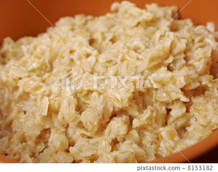 bowl with fresh porridge 8153182