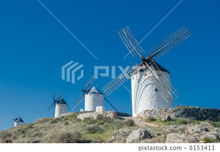 Windmills in Consuegra, Spain 8153411