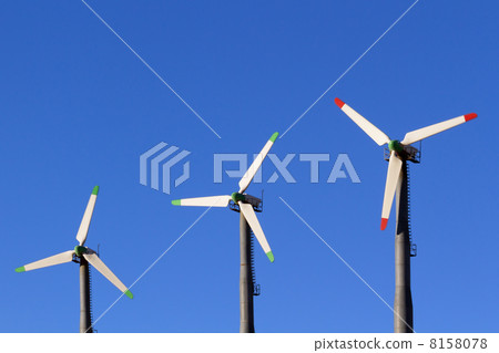 Wind turbine 8158078