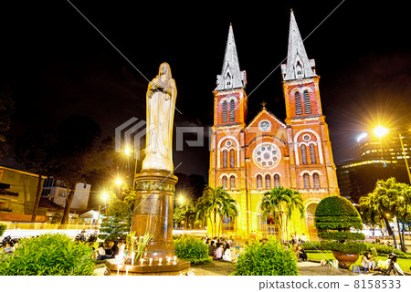 Night view of the Saigon Great Church (Vietnam, Ho Chi Minh City) 8158533