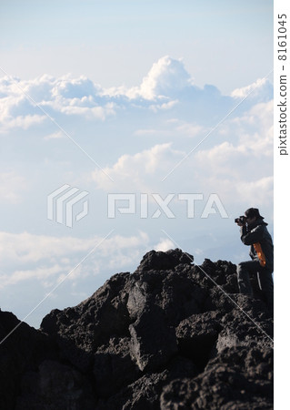 Shooting scenery at the top of Mt. Fuji 8161045