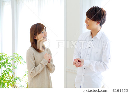 Men and women to talk Men and women to talk 8161253