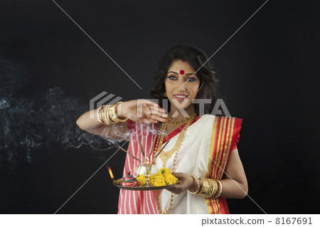 Bengali woman with a puja thali 8167691