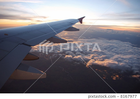 俯瞰飛機的雲海 俯瞰飛機的雲海 8167977
