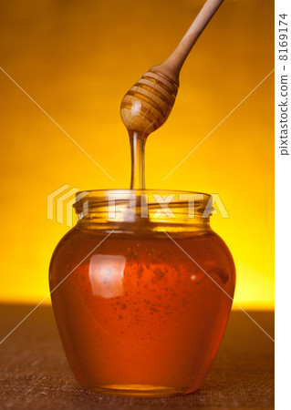 Honey jar with wooden dipper 8169174