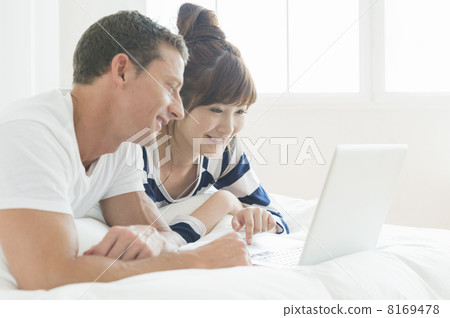 SOHO · International couple 8169478