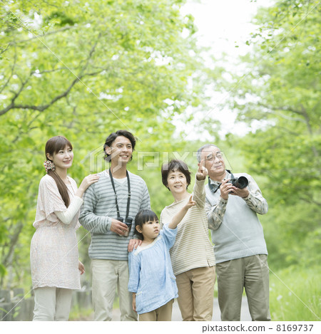 Three generations family smiling in fresh green 8169737