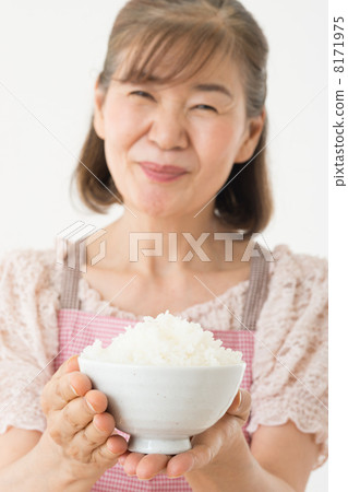 Senior housewife (rice) 8171975