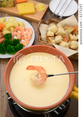 cheese fondue  8173287