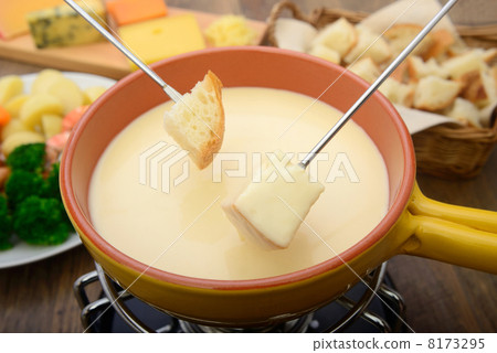 cheese fondue cheese fondue 8173295