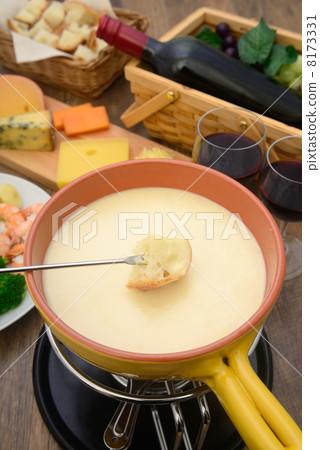 cheese fondue  8173331