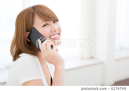 一個女人打個電話 8174749