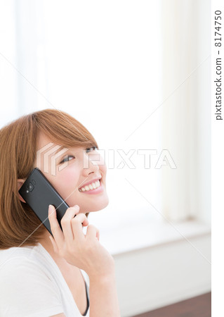 一個女人打個電話 8174750
