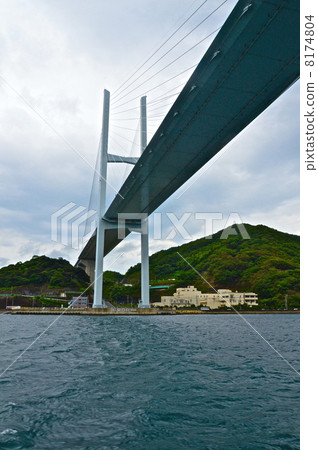 從海（長崎縣長崎市）看到的“女神大橋” 8174804