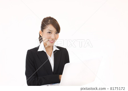 Business woman who works with a laptop computer 8175172