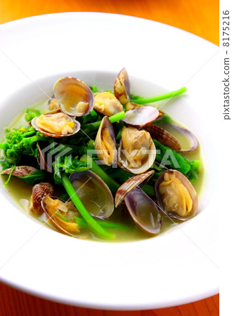 Steamed wine with clam and rape flower 8175216