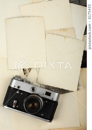 old album and camera 8175435