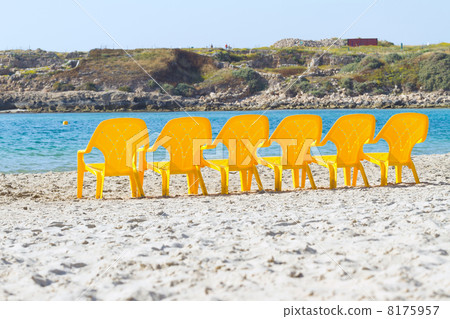 Sea and chairs 8175957