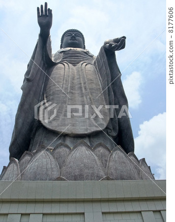 Ushiku大佛抬起頭來 Ushiku大佛抬起頭來 8177606