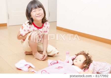 Girls playing with dolls Girls playing with dolls 8177992