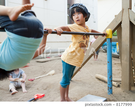 Girls to play at nursery school 8177999