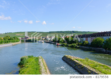維爾茨堡和主河的街道 維爾茨堡和主河的街道 8179556
