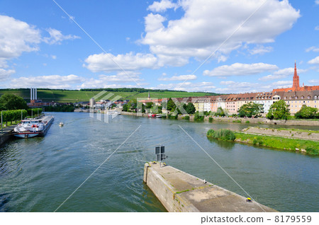 維爾茨堡和主河的街道 維爾茨堡和主河的街道 8179559