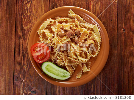 pasta mafalde with  beef 8181208