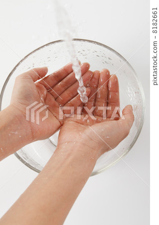 Hand of women washing water Hand of women washing water 8182661