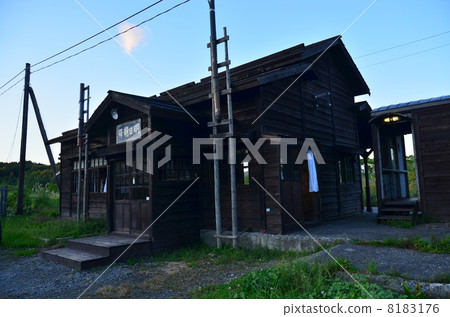 Station scenery 8183176