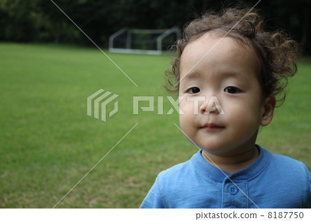 可愛的一歲男孩 可愛的一歲男孩 8187750