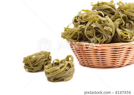 Tagliatelle paglia e fieno 8187856