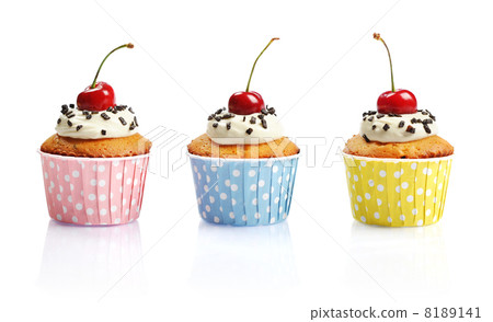 Cupcakes  with fresh cherry 8189141