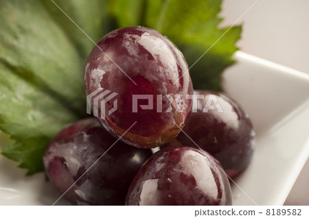 Grapes 8189582
