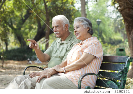 Boys and girls cheering 8190551