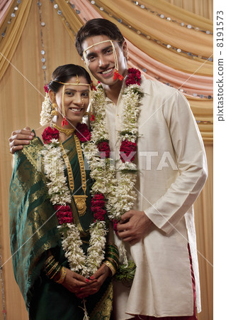 Portrait of newly married couple smiling 8191573