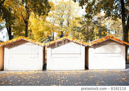 Three small wooden houses 8192118