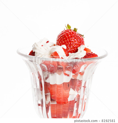 strawberries with cream 8192581