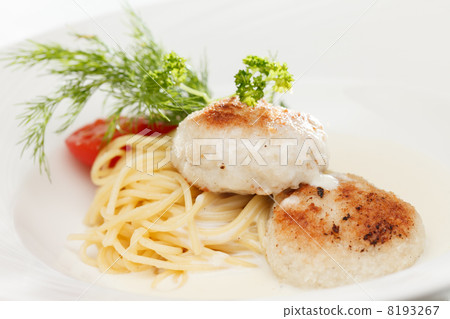 chicken cutlet with pasta 8193267