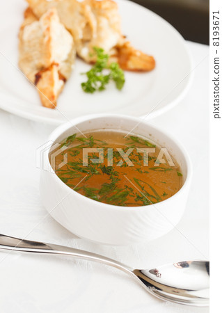 chicken broth 8193671