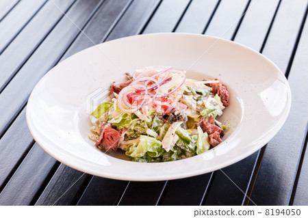 salad with beef 8194050