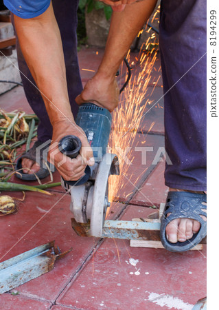 Metal sawing 8194299