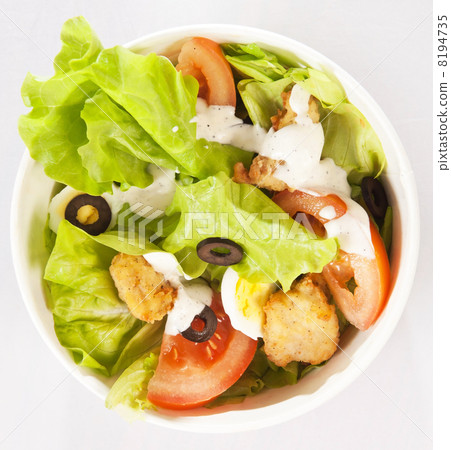 salad with tomato and eggs 8194735