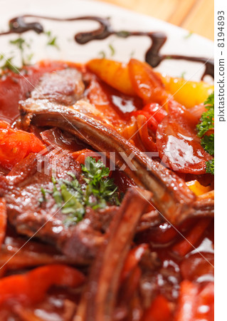 grilled ribs with vegetables 8194893