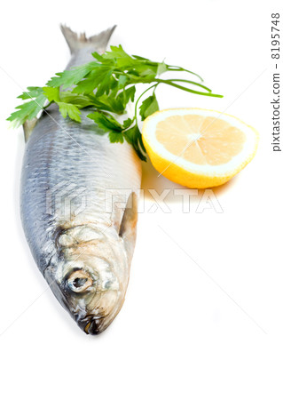 fish with lemon 8195748