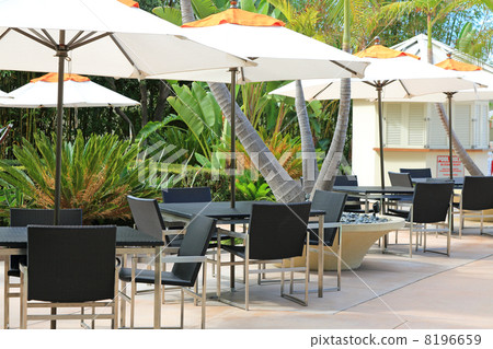 City hotel's poolside 8196659