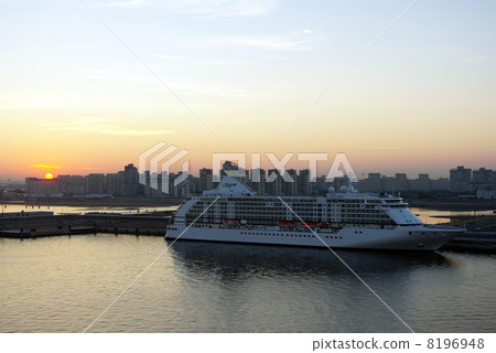 St. Petersburg Harbor 8196948